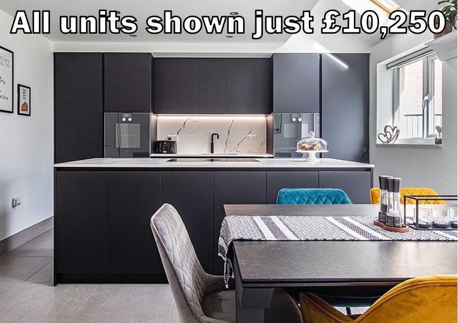 black matt handleless kitchen 600.1