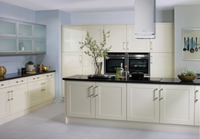 Cream Gloss Shaker Kitchen