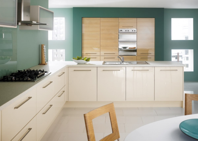 Cream Oak Gloss Kitchen