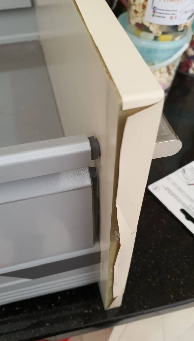 Acrylic kitchen doors the ultimate gloss kitchen?