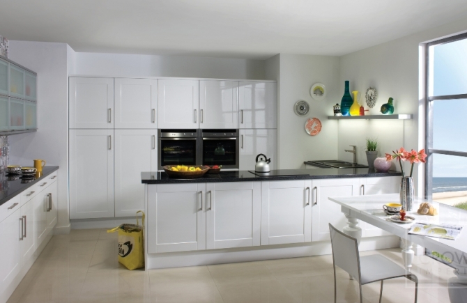 White Gloss Shaker Kitchen