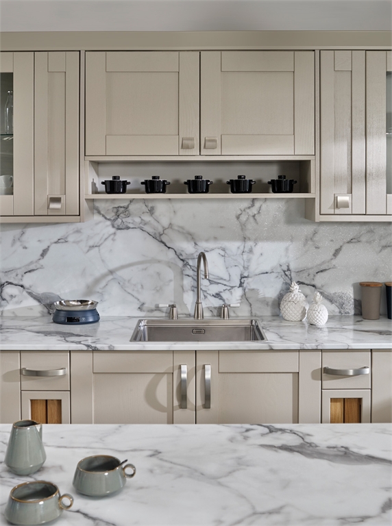 thin worktop with country kitchen calacatta marble 2
